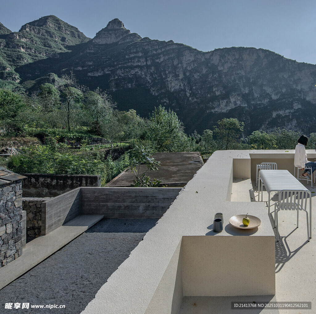 山间露台静享自然美景