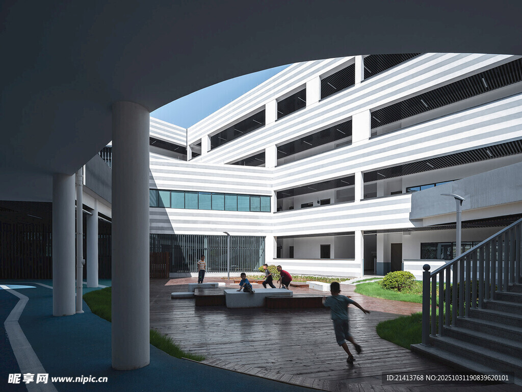 校园内景漫步于建筑庭院