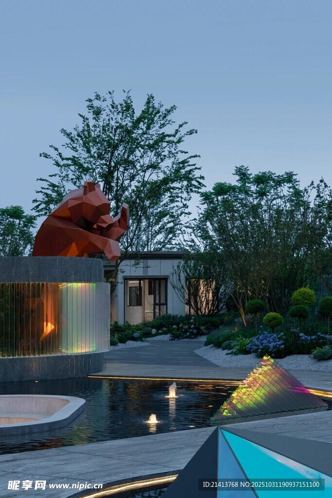 户外露营场景与特色建筑