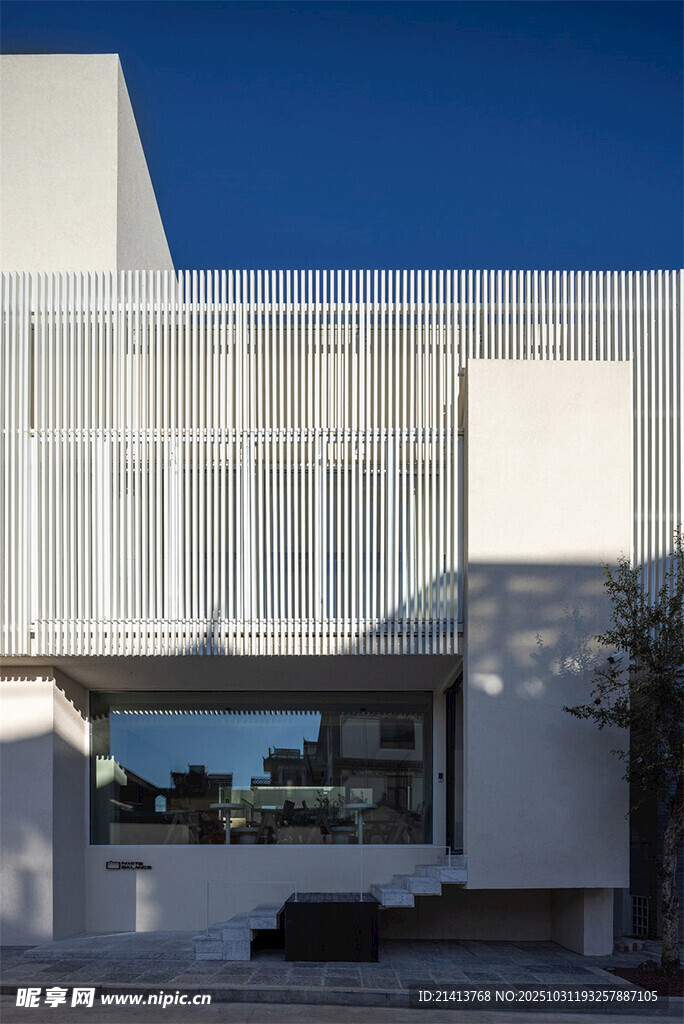 现代简约风格白色建筑外观
