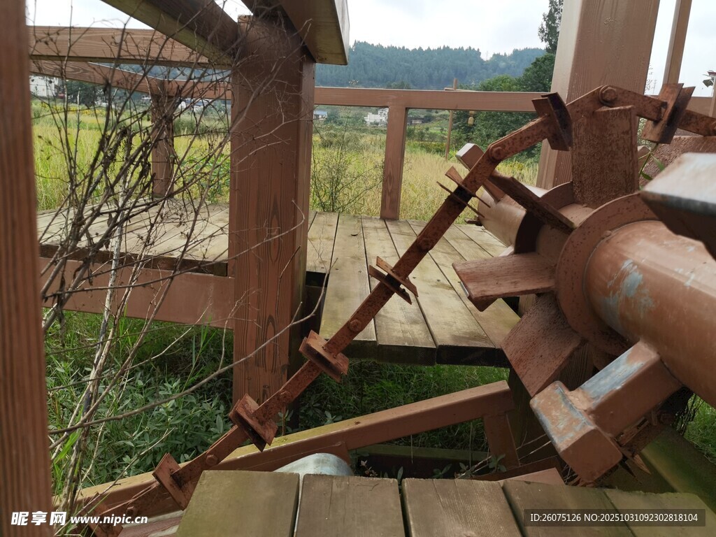 老旧木质机械装置