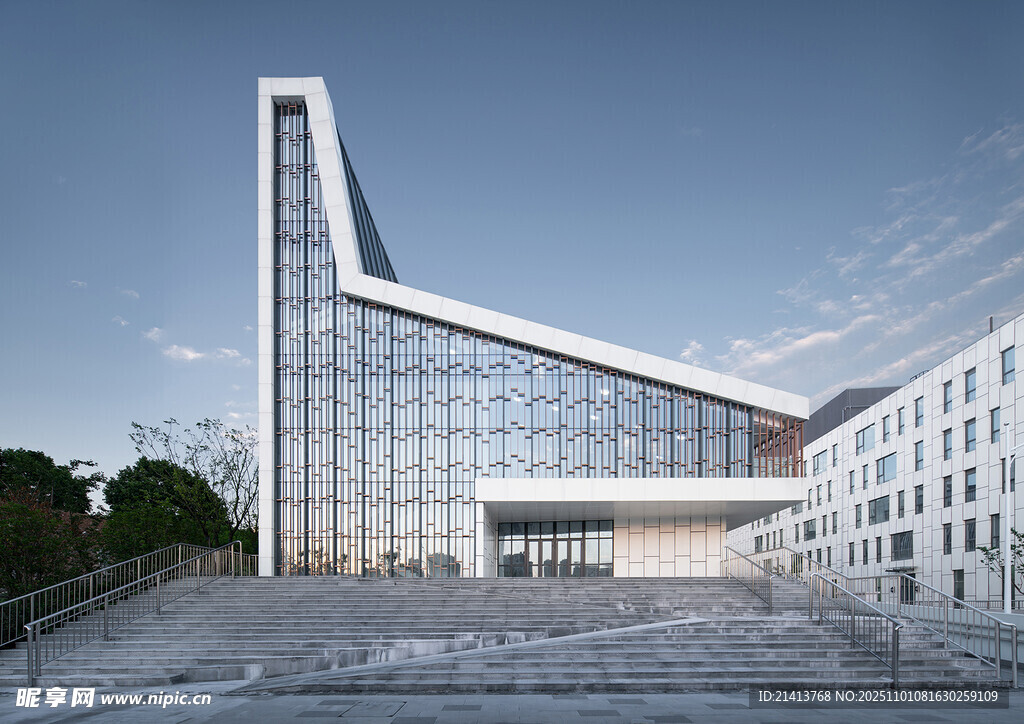 现代风格独特玻璃建筑