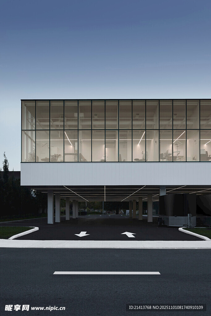 现代简约风格玻璃建筑