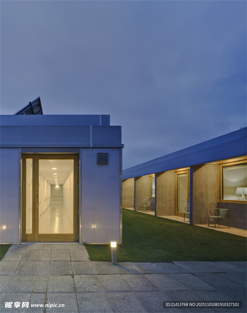 现代简约风格的夜间住宅