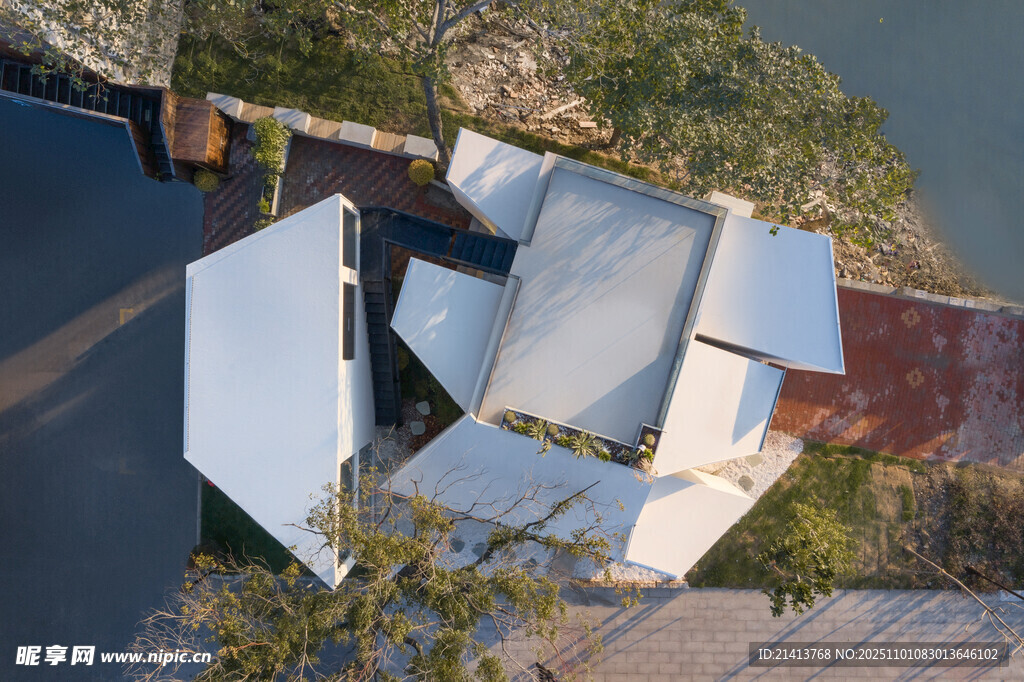 独特屋顶建筑俯瞰景象