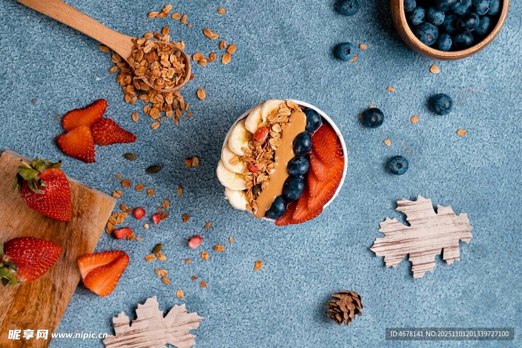 美味水果坚果燕麦碗