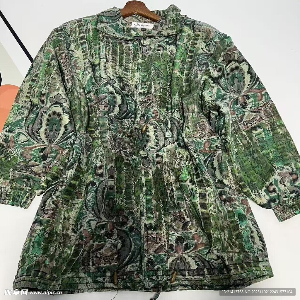 复古花纹长袖连衣裙