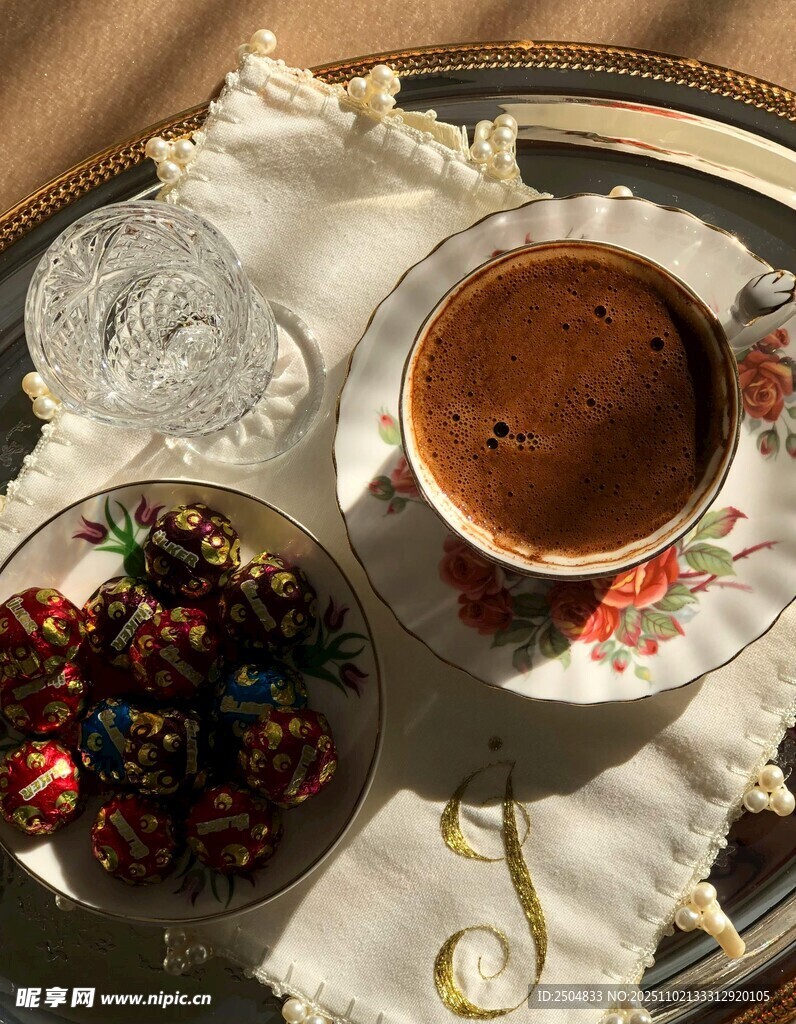 土耳其咖啡与坚果