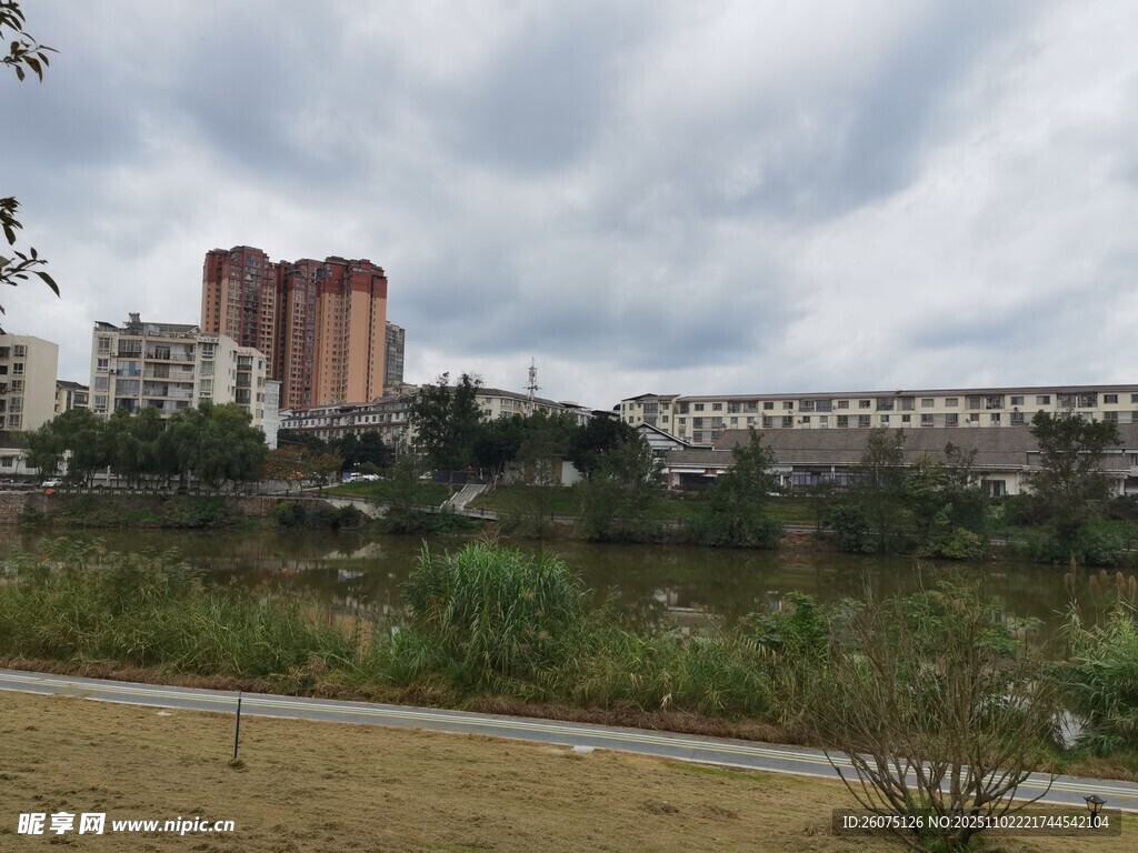 城市河畔风光景色