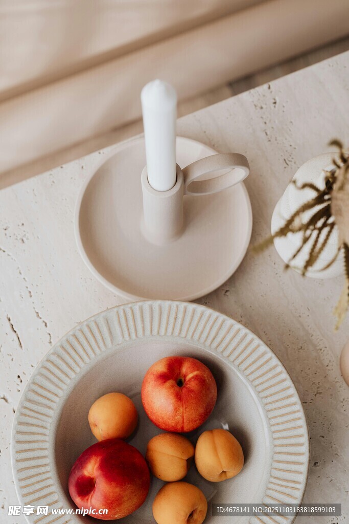 瓷盘鲜果简约温馨静物