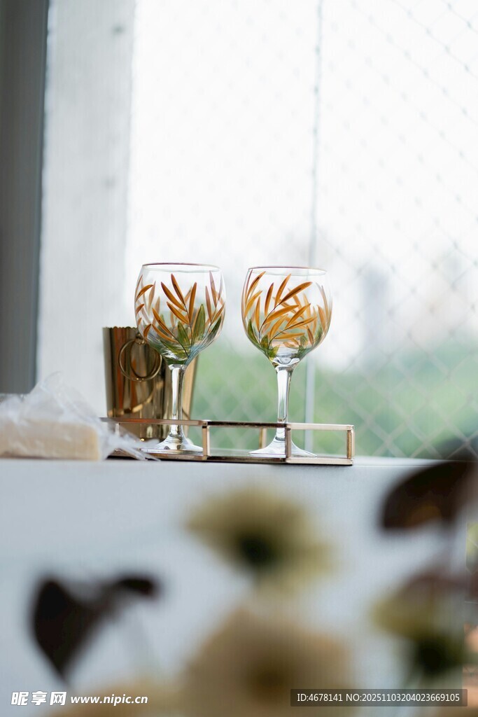 精致金色玻璃烛台摆件