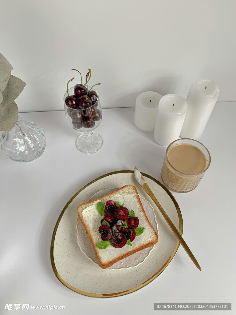 精致早餐摆盘与饮品