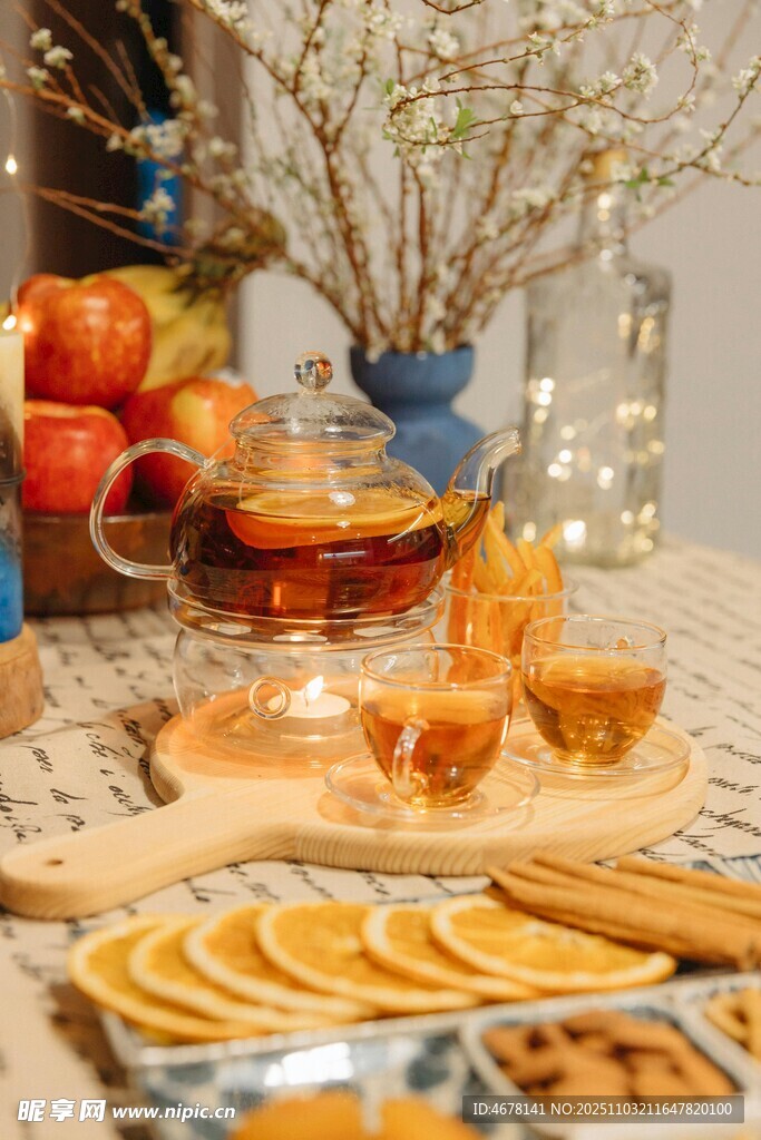 秋日温馨下午茶场景
