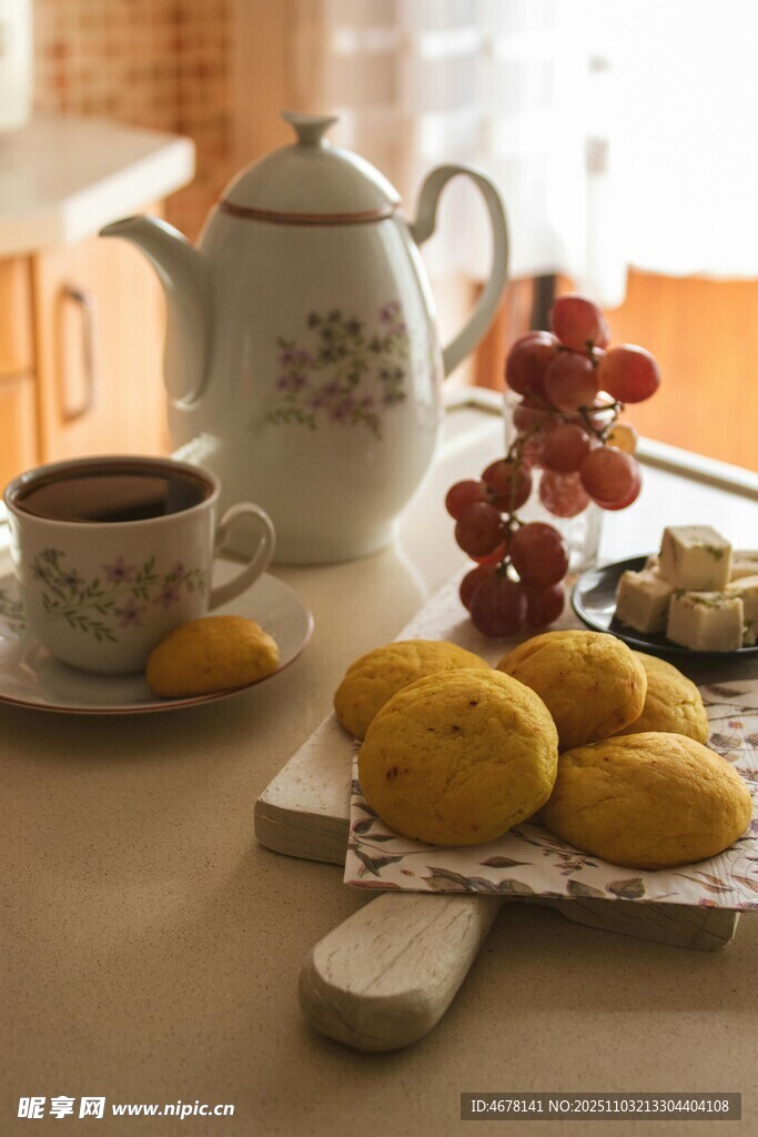 温馨下午茶点心与茶具