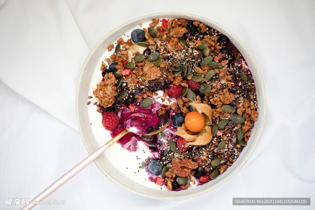 多彩美味的混合食材拼盘