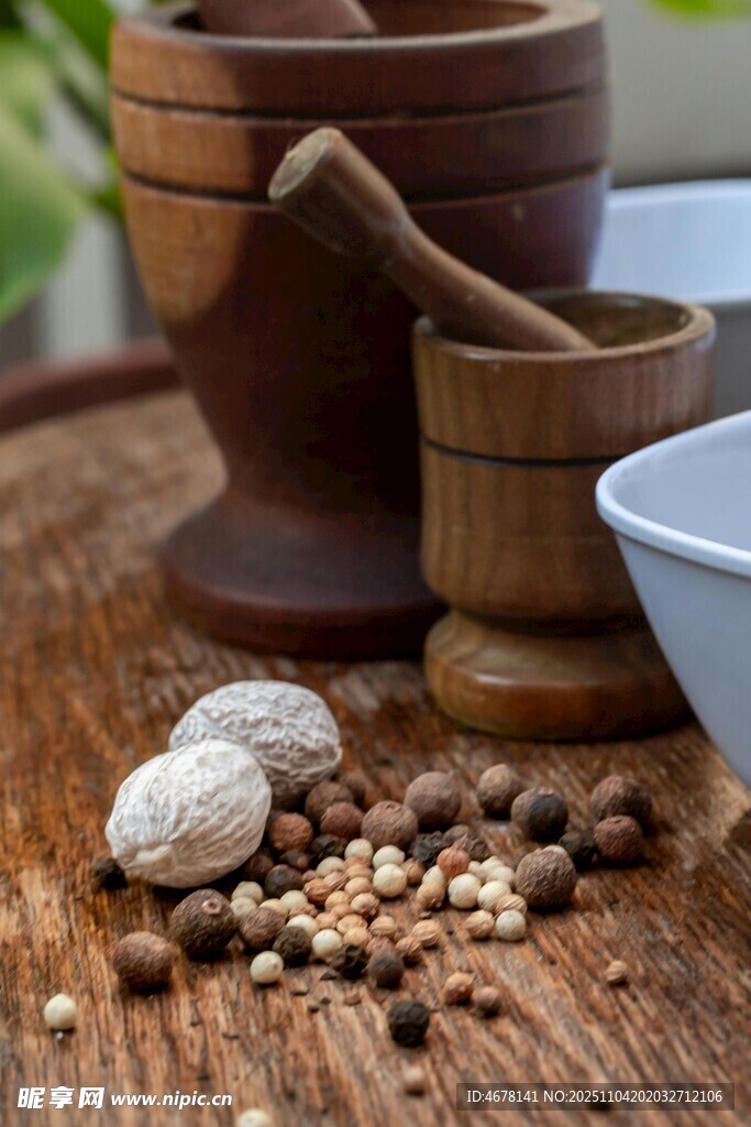 传统研磨工具与多样香料