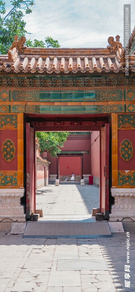 中式古建筑大门