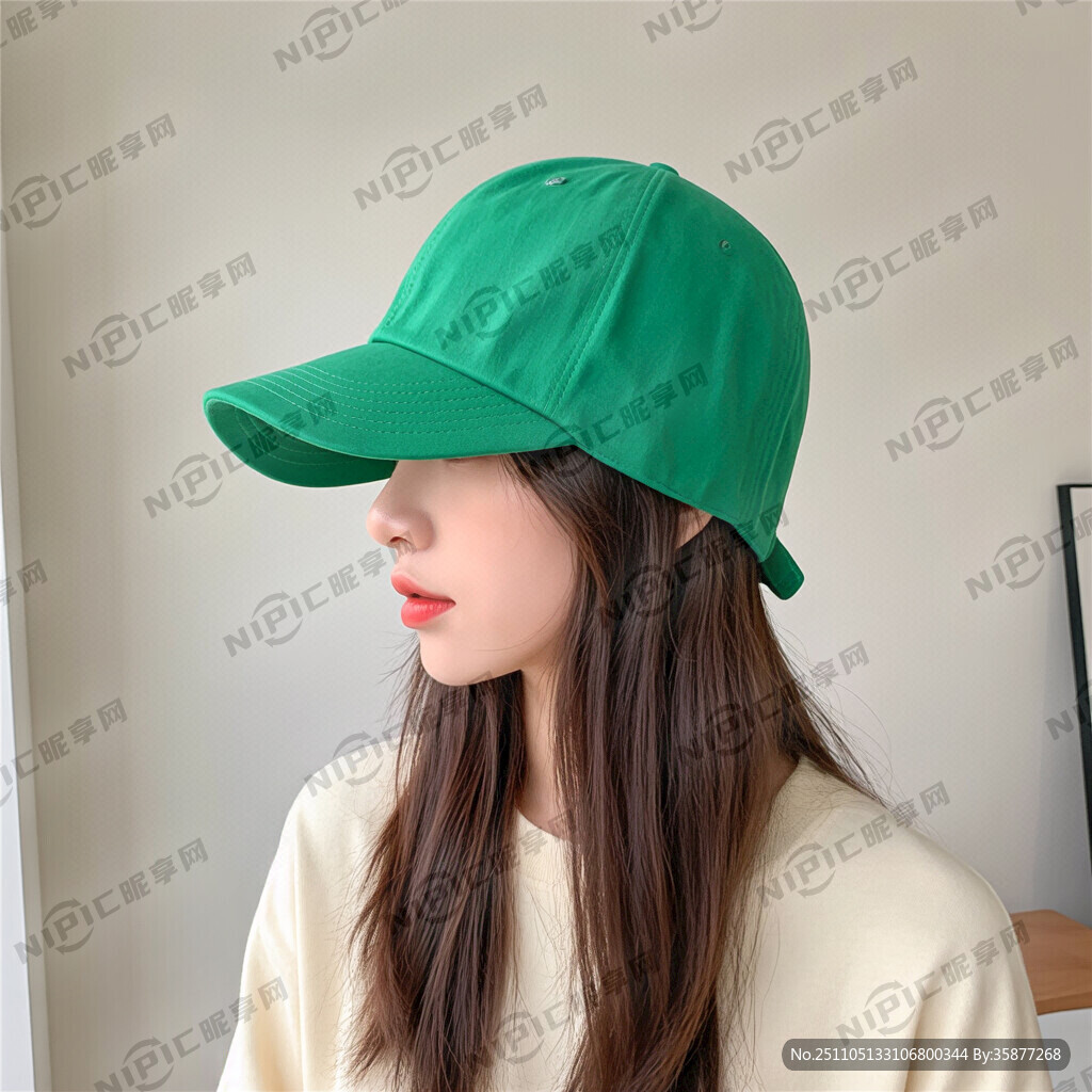 左右带遮的绿色帽子