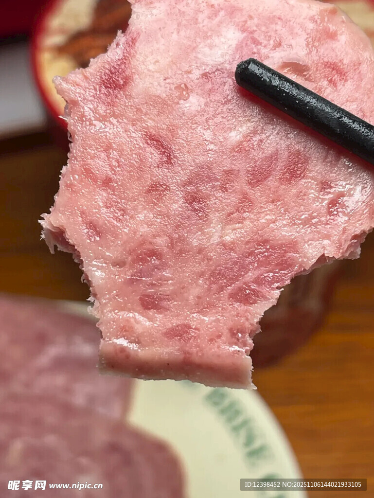 新鲜猪肉馅特写