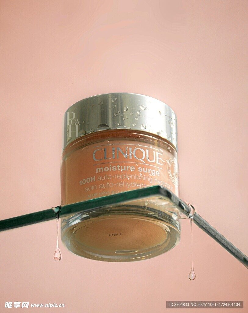 镊子夹取罐装粉状物品