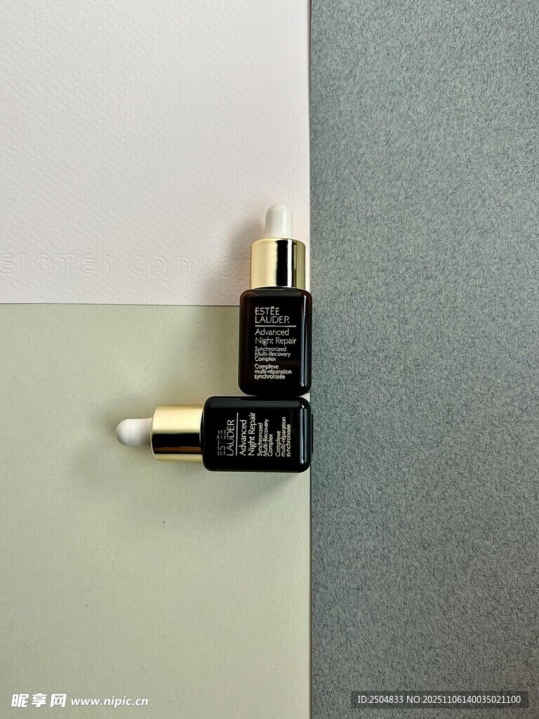 精致黑色香水瓶特写