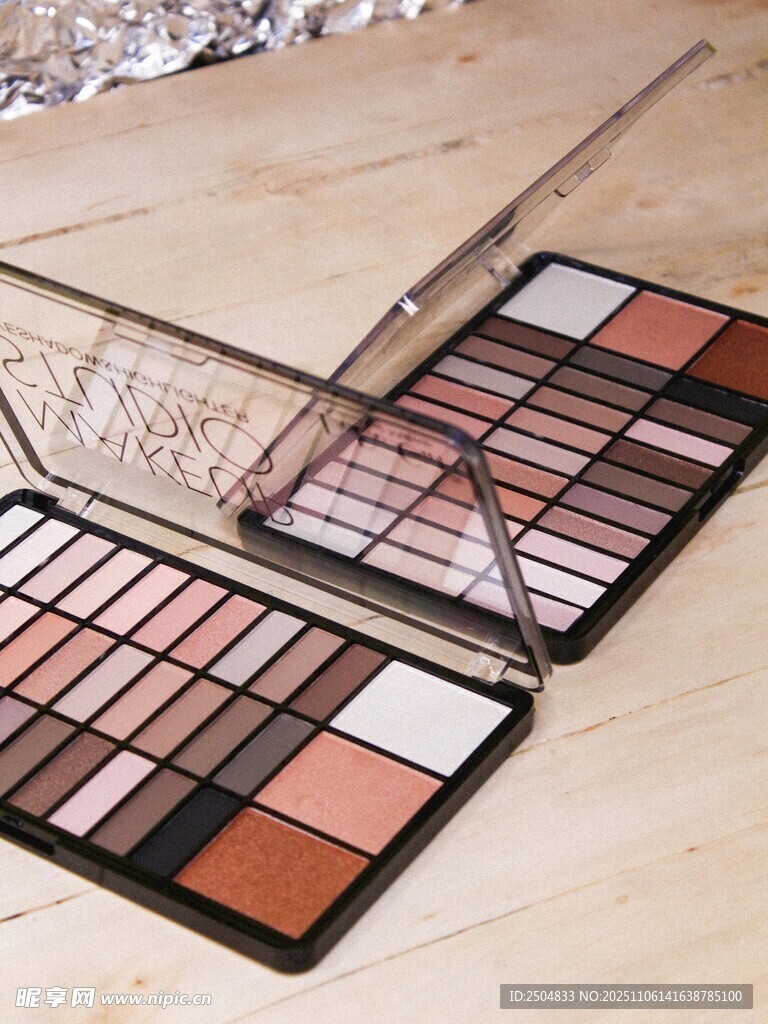 多彩眼影盘展示