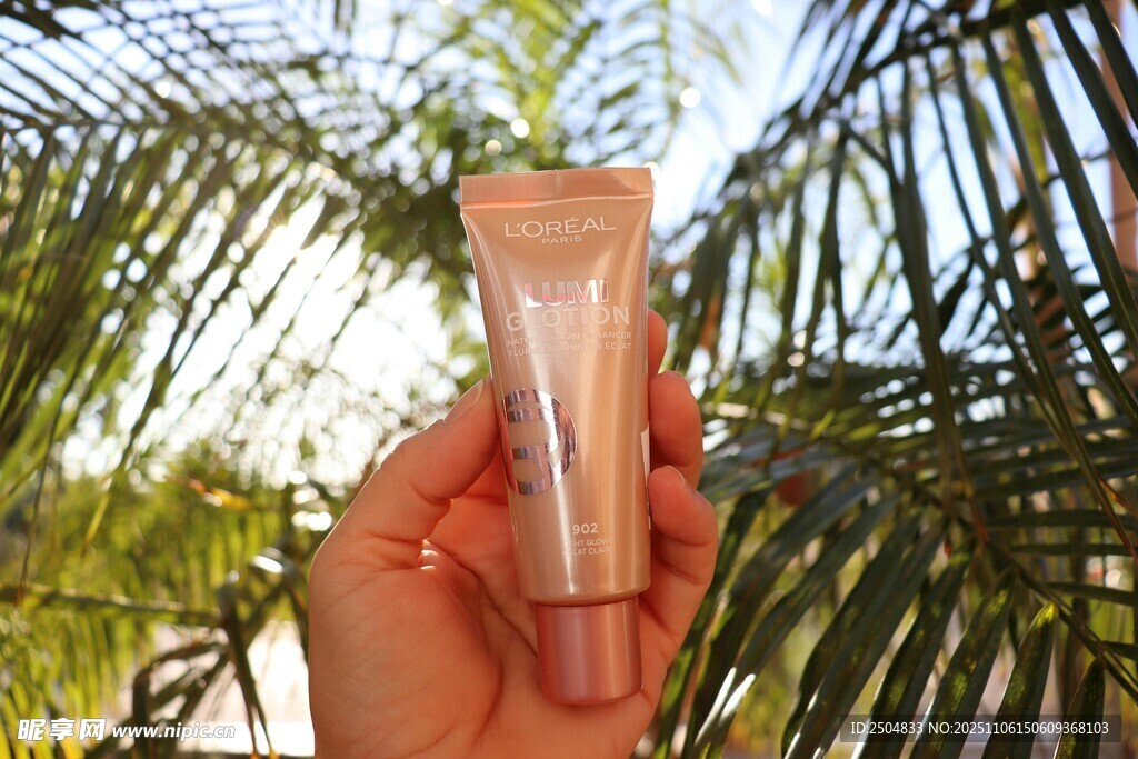 手持精致管状化妆品