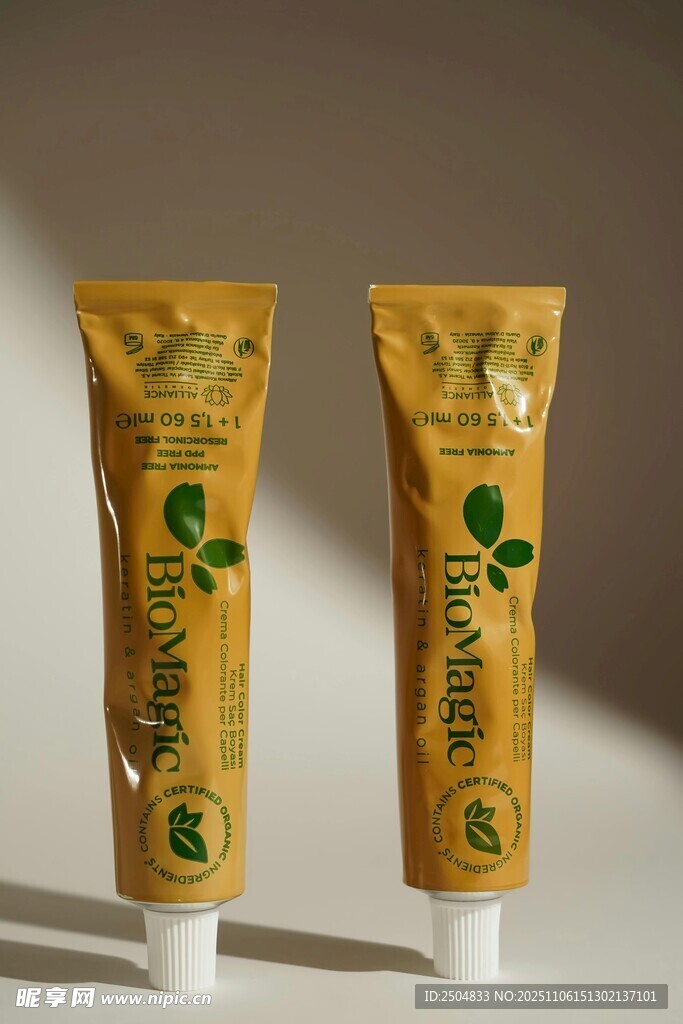 两支护手霜展示图