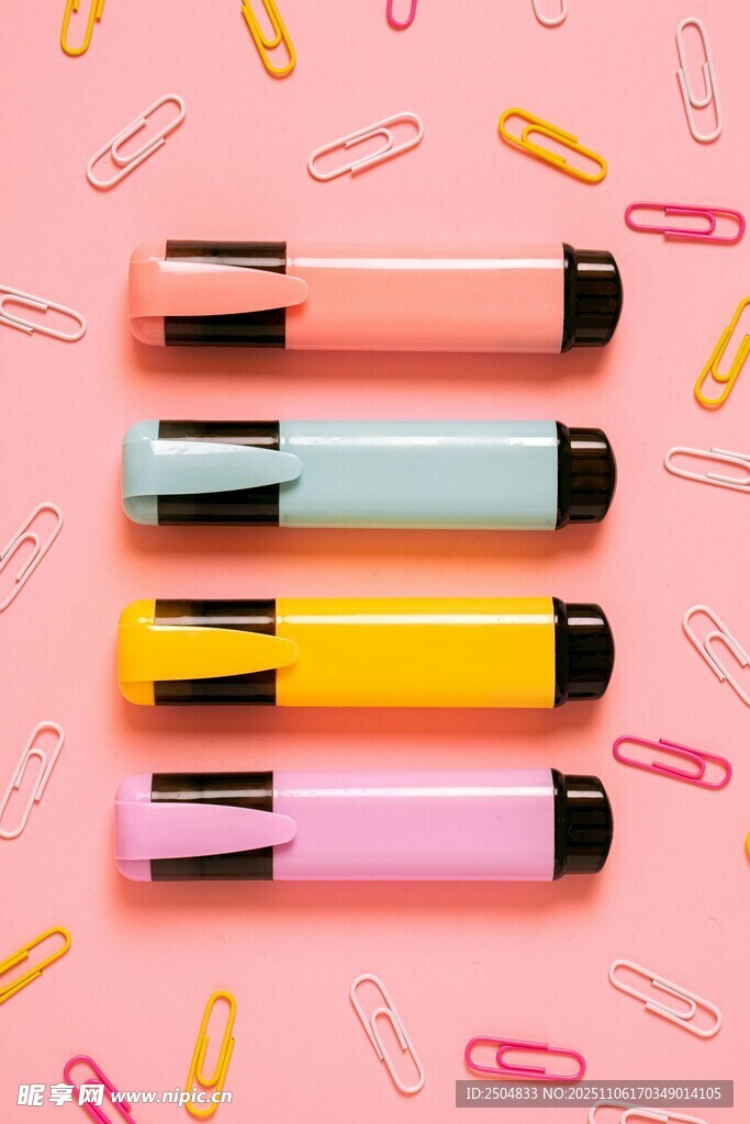 多彩荧光笔与回形针组合