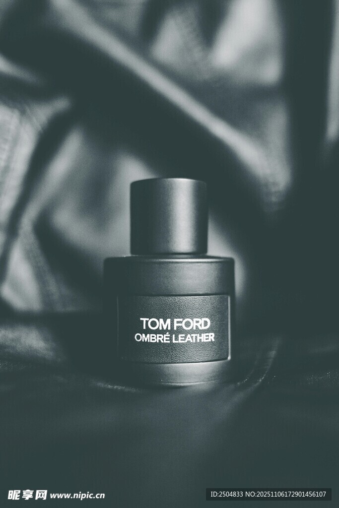 男士哑光发蜡特写