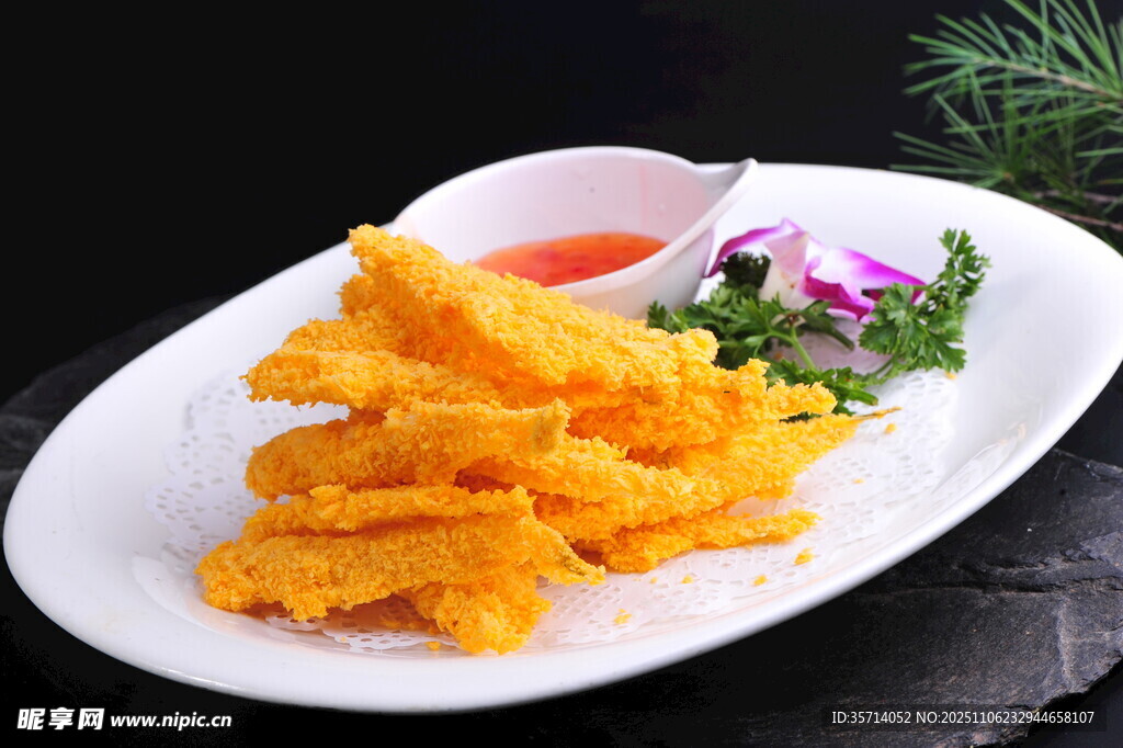 香酥炸物配蘸料摆盘精致