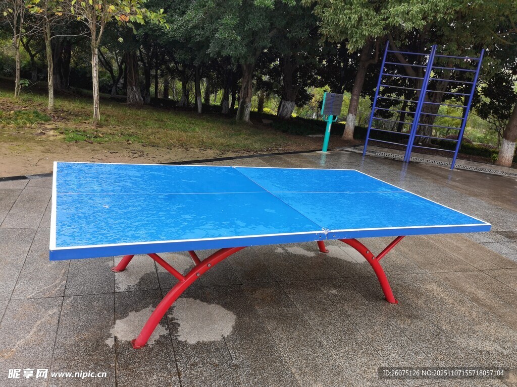 户外蓝色乒乓球桌