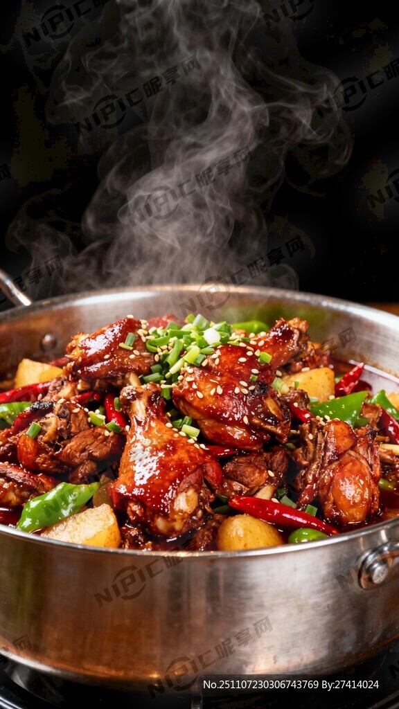 不锈钢锅里装着干香的重庆烧鸡公