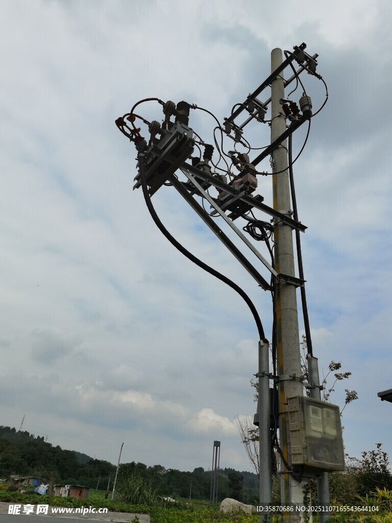 户外高压输电电线杆