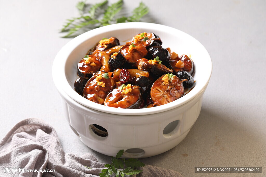 黑蒜蹄筋烧鳗鱼