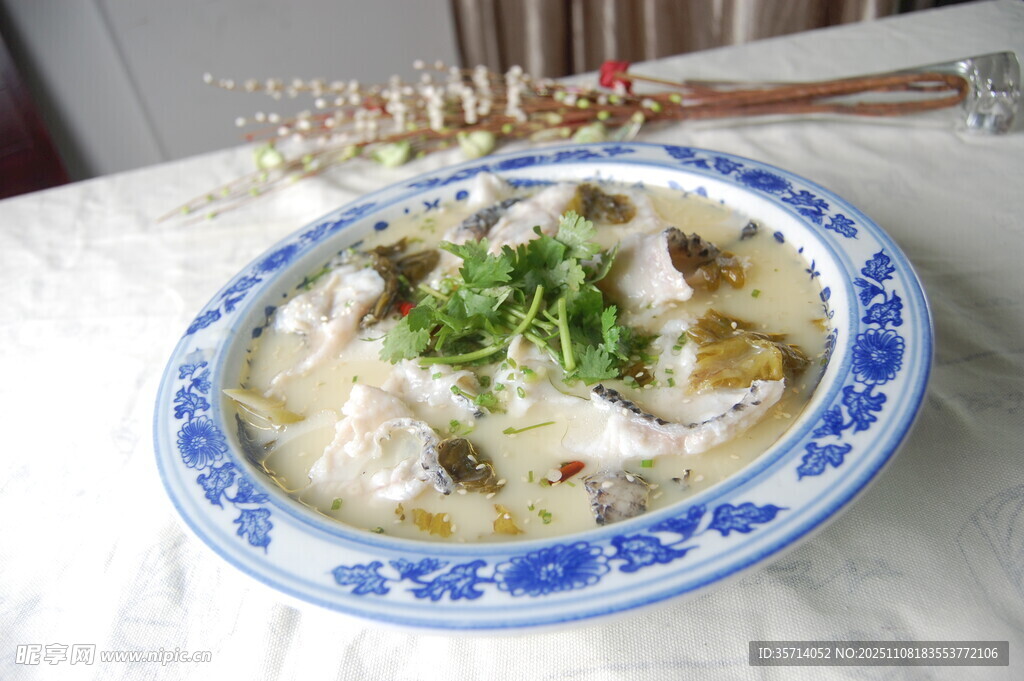 美味鱼汤鲜香诱人