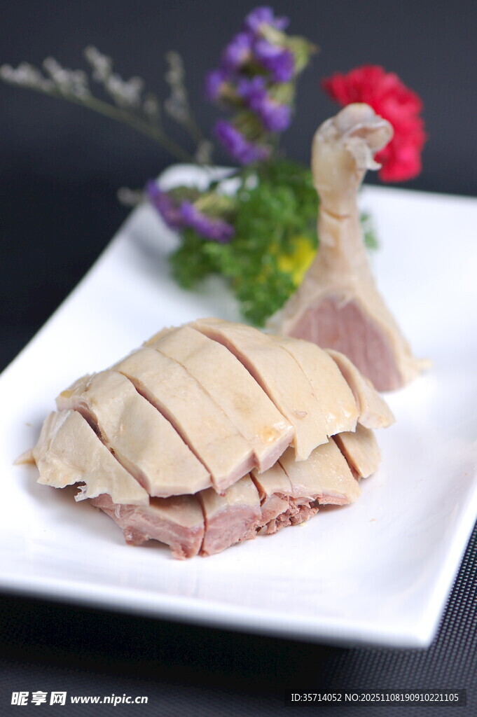 美味切片鸡肉摆盘精致