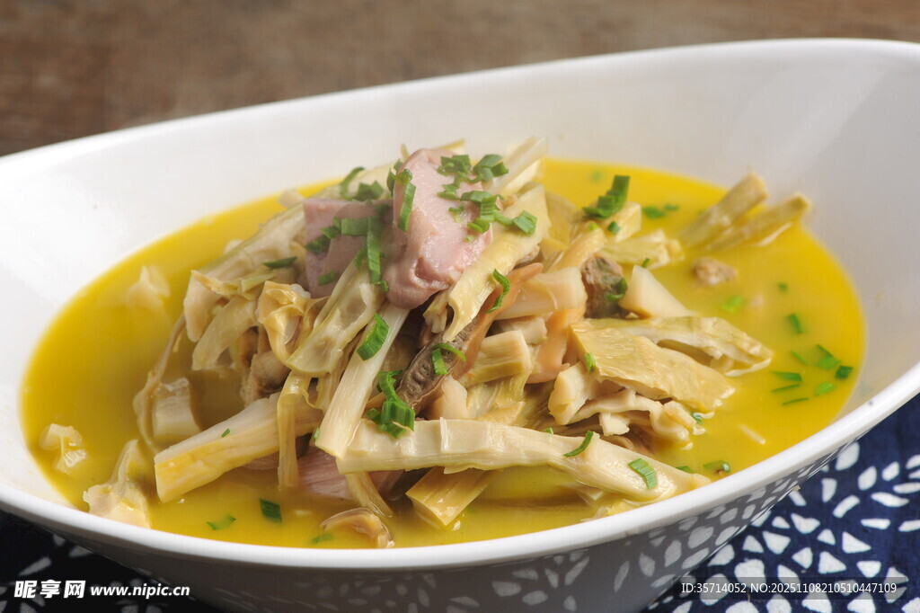 香浓笋丝炖肉美食特写