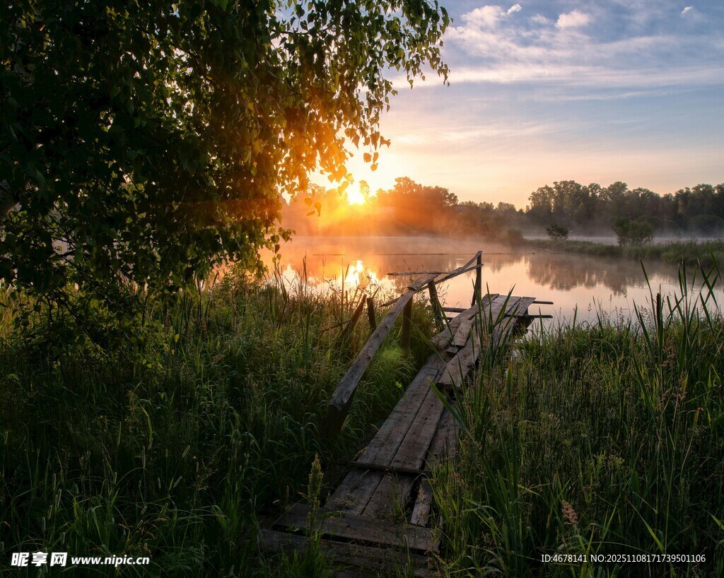湖畔日落美景木栈通幽处