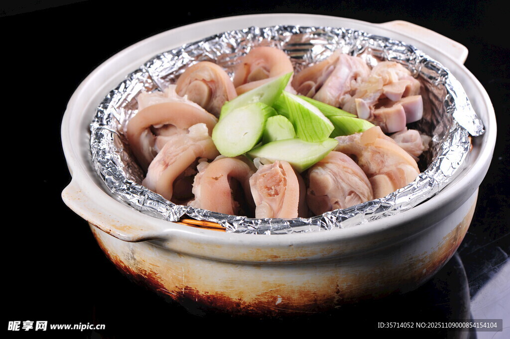 砂锅美味猪肚煲