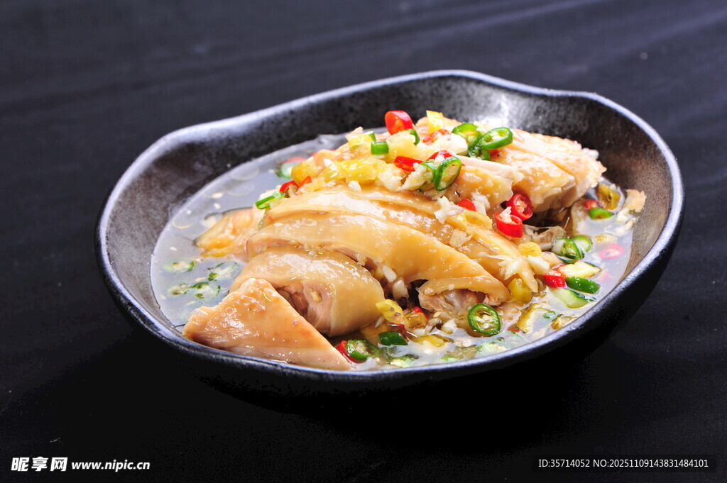 美味香嫩的特色卤味白切鸡