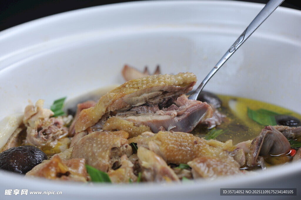 香浓美味炖鸡汤