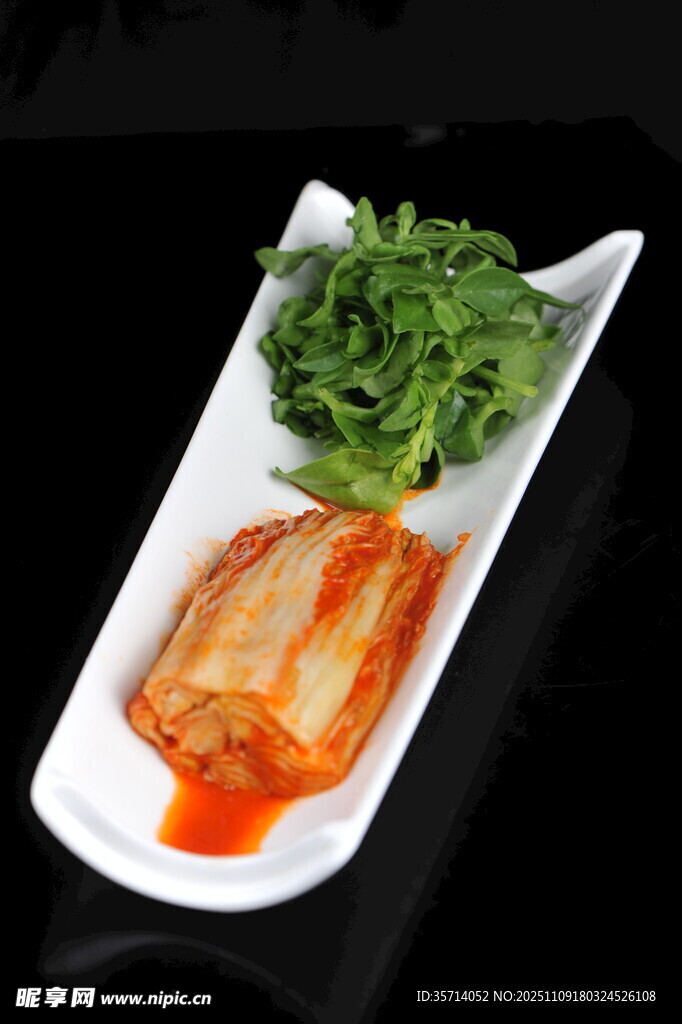 韩式泡菜与青菜拼盘