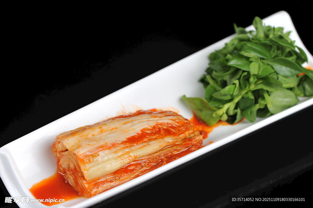 韩式泡菜配新鲜蔬菜