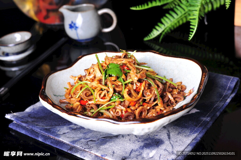 美味炒面色泽诱人