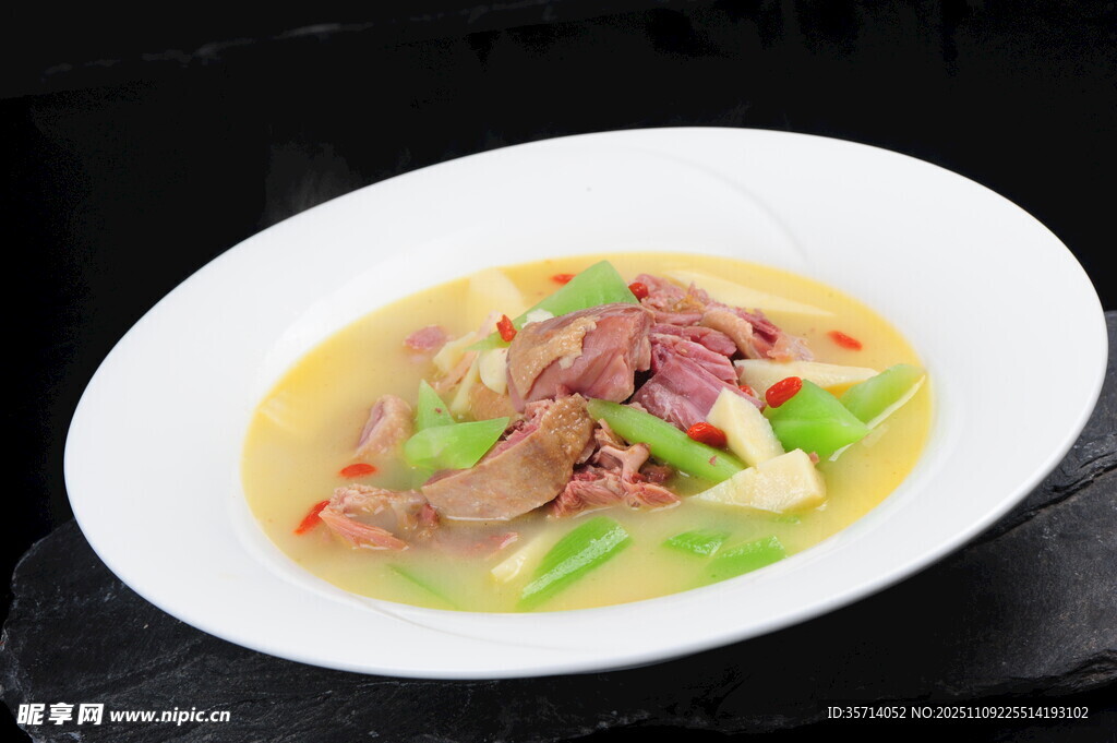 鲜香牛肉蔬菜汤