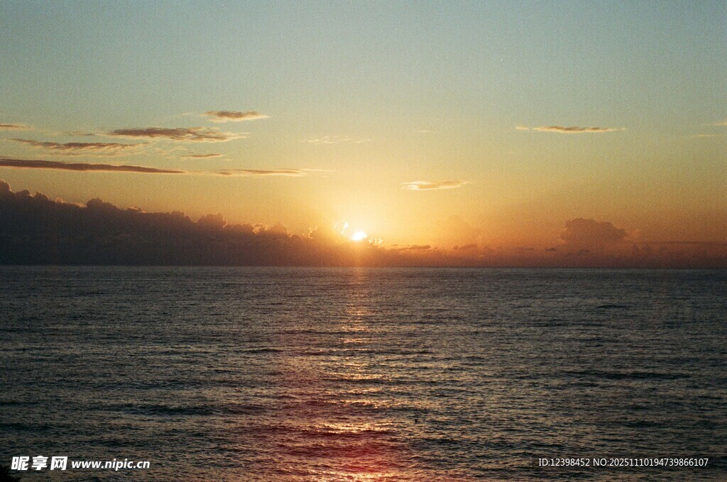 海上日落美景