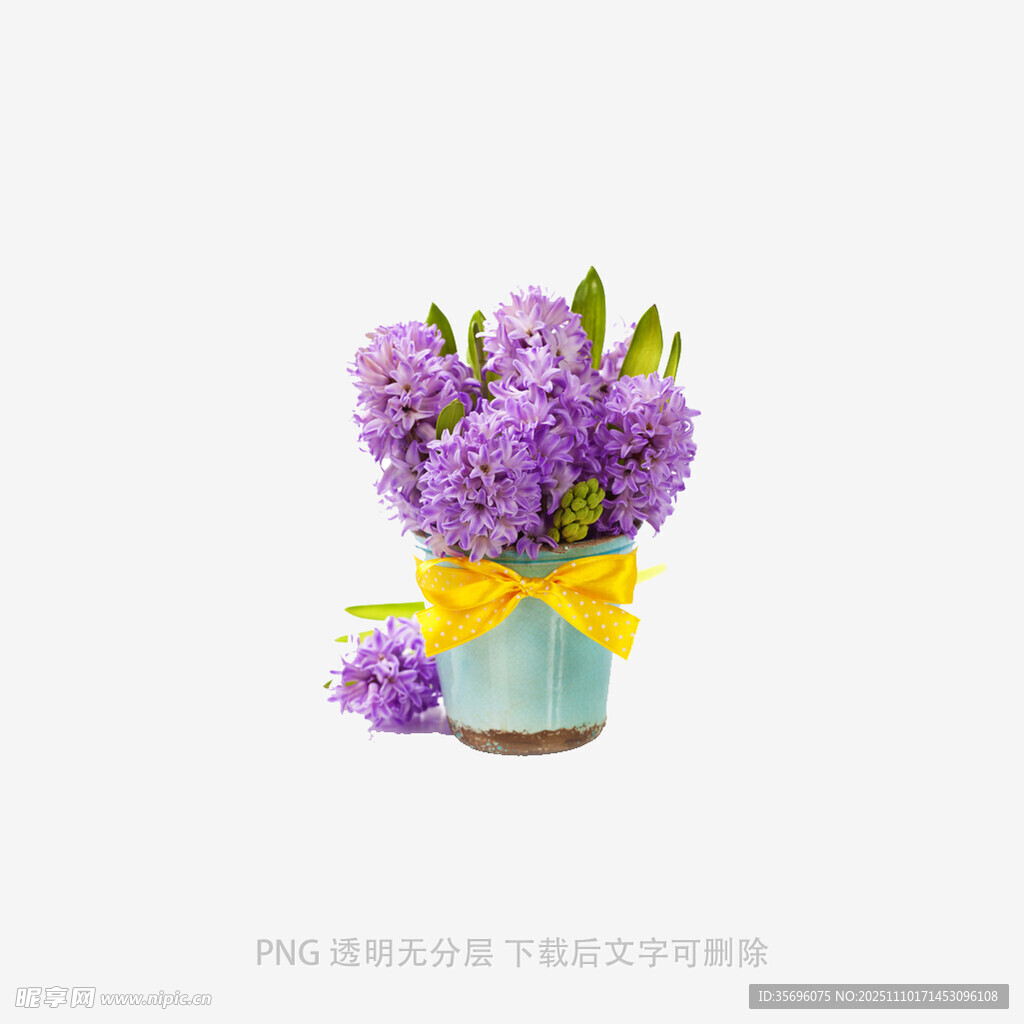 紫色花束置于多彩花瓶中