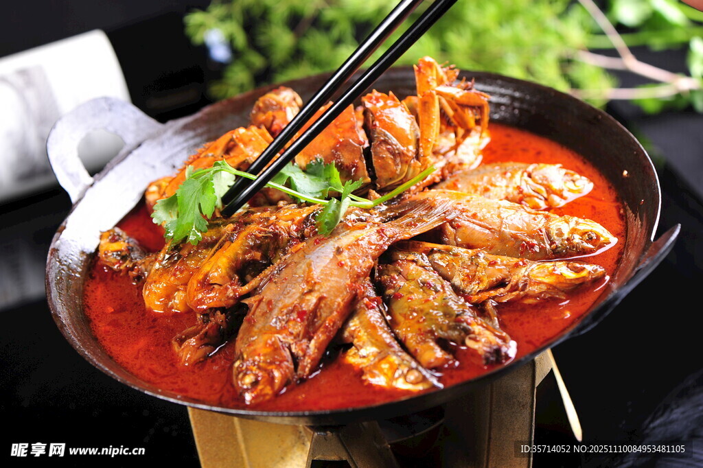 香辣美味牛蛙火锅