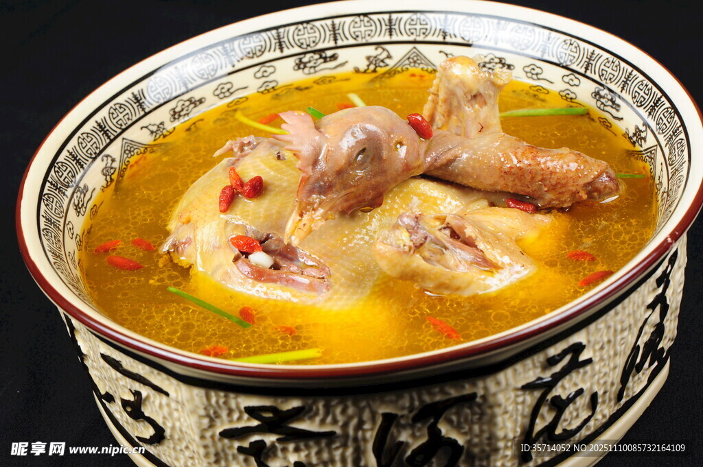 滋补鸡汤营养美味诱人